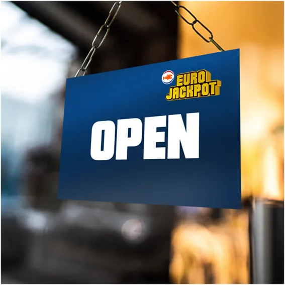 Een bord met de tekst OPEN en het Eurojackpot-logo.